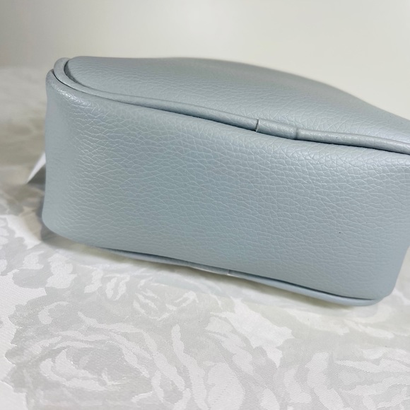 🎉🔥HOST PICK🔥🎉3/$100🌸Bath and Body Works🌸Cosmetic Bag - Reindeer - Picture 4 of 6